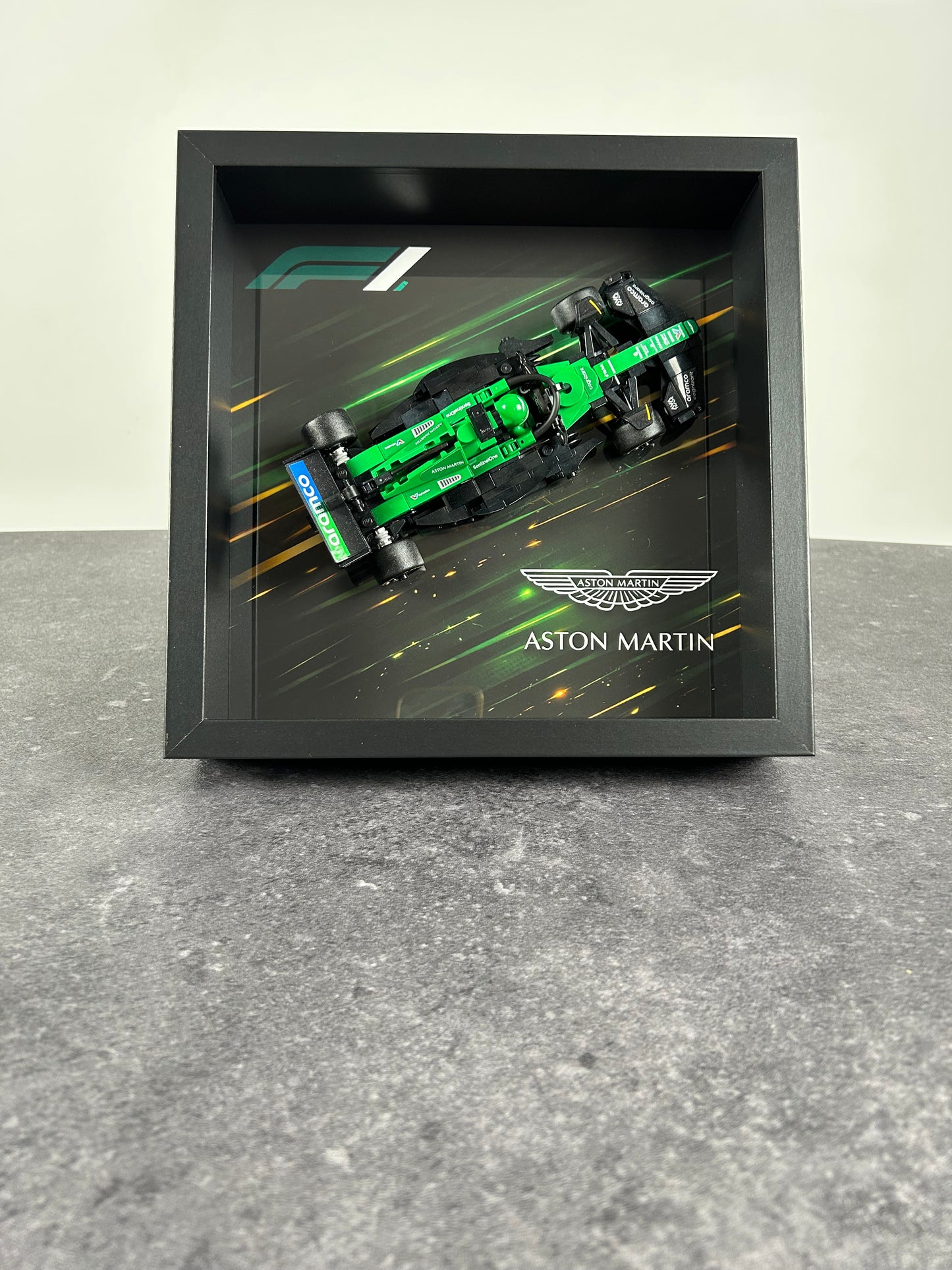 Cadre mural personnalisé compatible LEGO® Speed Champions Aston Martin Formule 1 – Décoration automobile