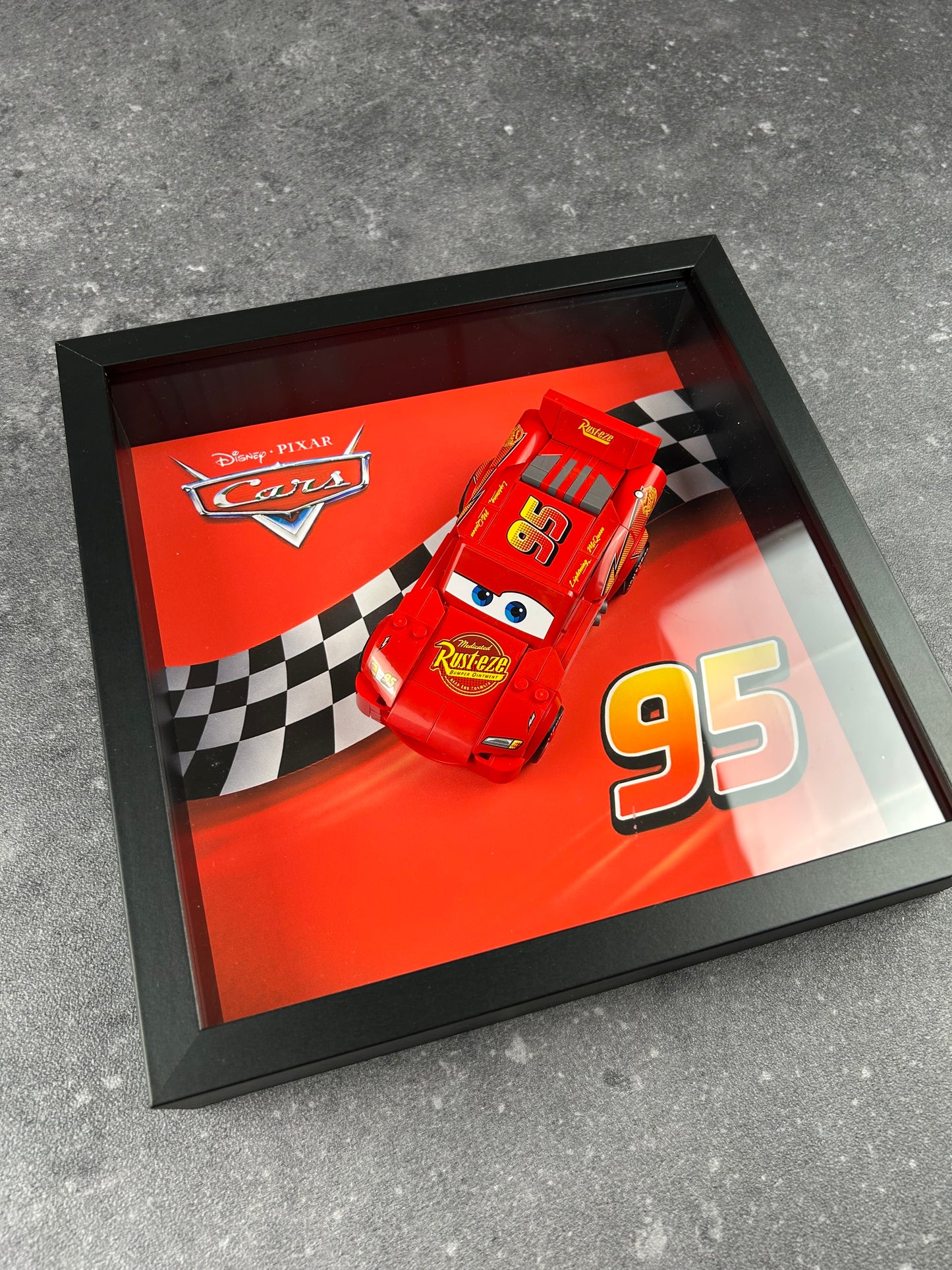 Cadre mural compatible LEGO® Speed Champions Flash McQueen – Idée cadeau fan Cars