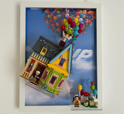 Cadre mural compatible LEGO® Disney Là-Haut (Up) – Décoration 30x40 cm / Noir / Blanc